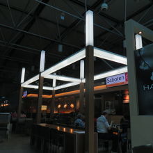 桃園国際空港第2ターミナル4階フードコート