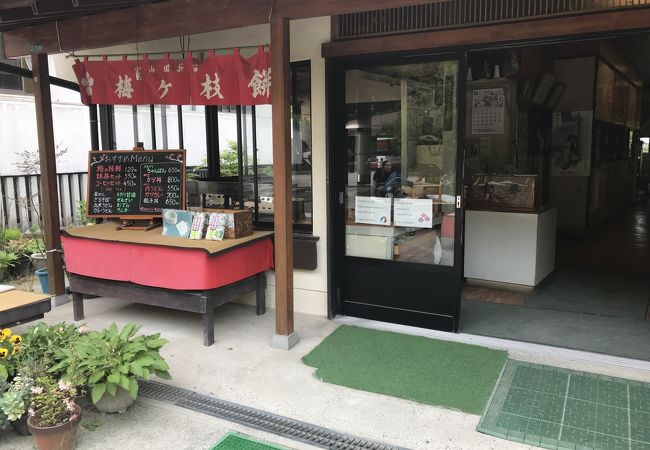 奥に隠れた落ち着けるお店