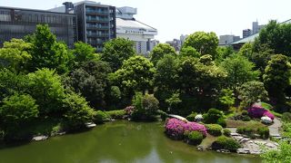 歴史ある回遊式庭園（旧安田庭園）