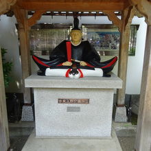 上野介公の座像