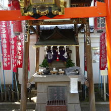 園内にある松坂稲荷