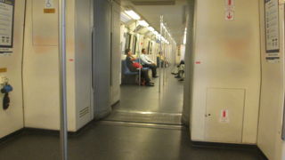 早朝のマッカサン駅 (ARL)