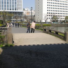 清水門から見た清水門橋です。手前が懸け橋、向こうが土橋です。