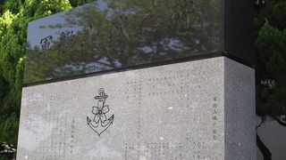 かなり大きな記念碑です