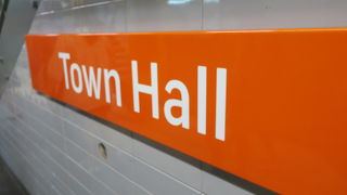 タウンホールとセントアンドリュース大聖堂の下車駅