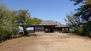 春霞の向こうに連なる山々