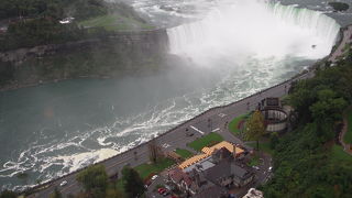 テーブル・ロック・センターの建物の中には、観光案内所・レストラン・おみやげ屋があり、さらに滝のアトラクションなどもありました。