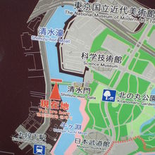 清水濠は、江戸城の東北部の内堀です。内堀通りとの標高差は、小