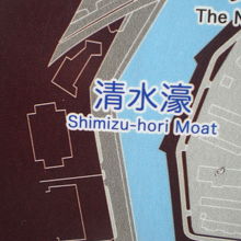 清水濠の西側は、科学技術館の敷地です。東側は、内堀通りです。