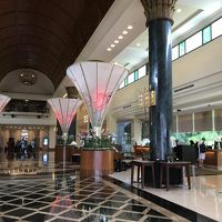 明るく広いフロント