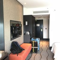 奥行きと幅のある客室