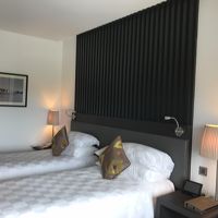 幅のあるベットルーム