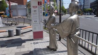 高見馬場交差点にあります。