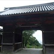 表門、随神門です。大棟鬼瓦に１６９７年と有り、元禄期を代表する名工、大古瀬十郎兵衛と記載されているそうです。