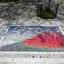 緑町公園でも北斎の富士山が