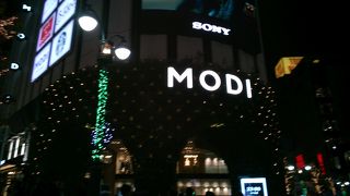 おしゃれなカフェがあり