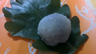 道明寺の柏餅　鶴屋吉信