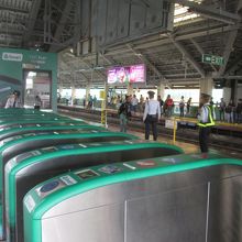 エドゥサ駅