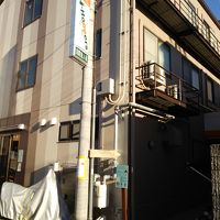 玄関は電柱横を入ります