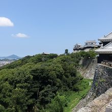 一番手前が馬具櫓。