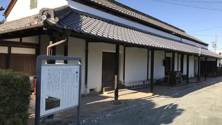 城番屋敷跡：緑の生垣が素晴らしい