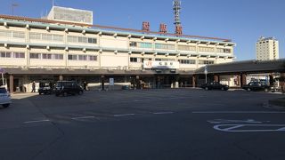 松阪駅:都市の窓口として駅舎は