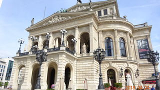 瀟洒な建物です。