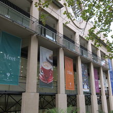 NSW州立図書館もマックォーリーストリートにあります