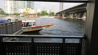 駅前で乗り換えが楽！