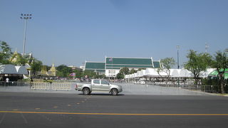 見学に続々と訪問