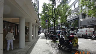 ゲーテ広場から旧オペラ座に向かう通り