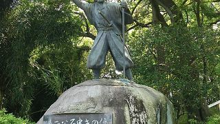 東門すぐの清正公像