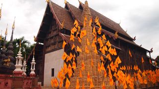金色が美しい寺院