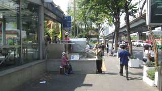 夢を売っている