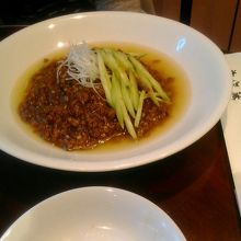 単品で注文したジャージャー麺