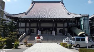 浄土真宗本願寺派の寺院です。