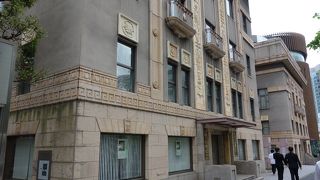 モダンな外観が印象的