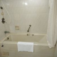 バスタブ。中に入れるバスマットに髪・カビ、汚い