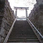 一の鳥居と三の鳥居が肥前鳥居です。