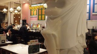 マーライオンがででーんと