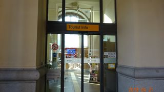 フランクフルト中央駅にも観光案内所があります