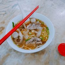 麗豊牛肉麺