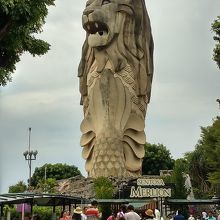 でかいの一言。写真を撮っている人が多かった。