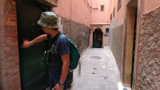 迷って人通りの少ない路地へ。危険な雰囲気