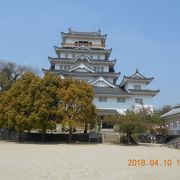 福山城公園の中心的な建築物で天守閣です。