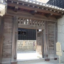 大天守下の三ノ門。