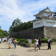 天守閣ビューポイントから引き気味にパチリ