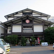 うどん屋さんとしては、かなりの大型店です