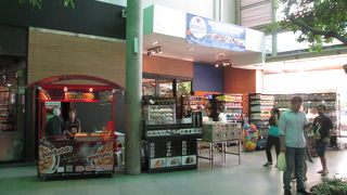 ヴィラマーケットが併設