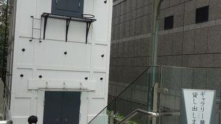 ビルの谷間にあるお蔵